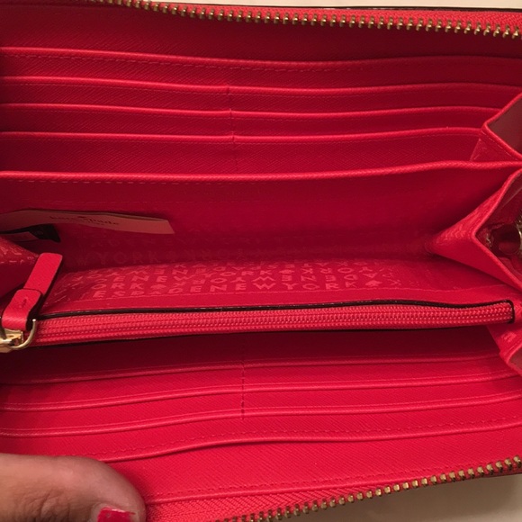 Kate Spade Zip around wallet - Picture 3 of 4